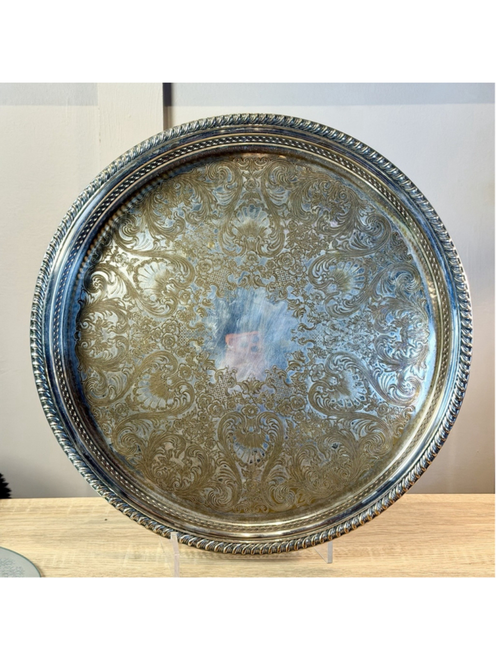 VINTAGE RARE WM ROGERS SILVER PLATE 15” ROUND SERVING TRAY #672 FLOWER